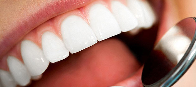 Sprawdź jak uzyskać śliczny uśmiech i udoskonalić stan zębów